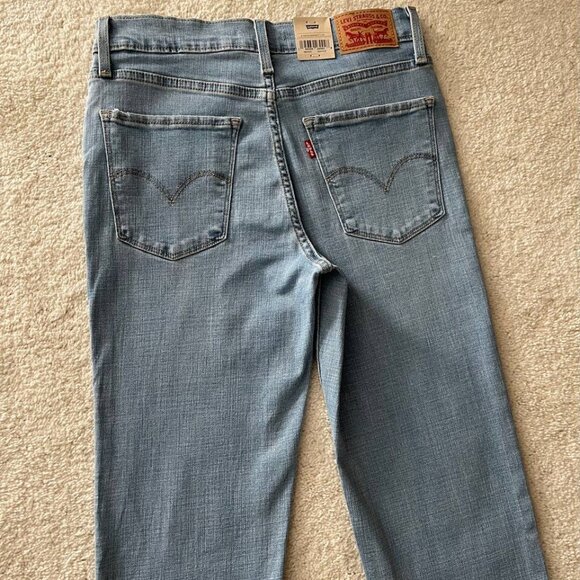 NWT Levi's 724 High Rise Slim Straight Distressed Jeans 27/32 Light Wash - Picture 5 of 13
